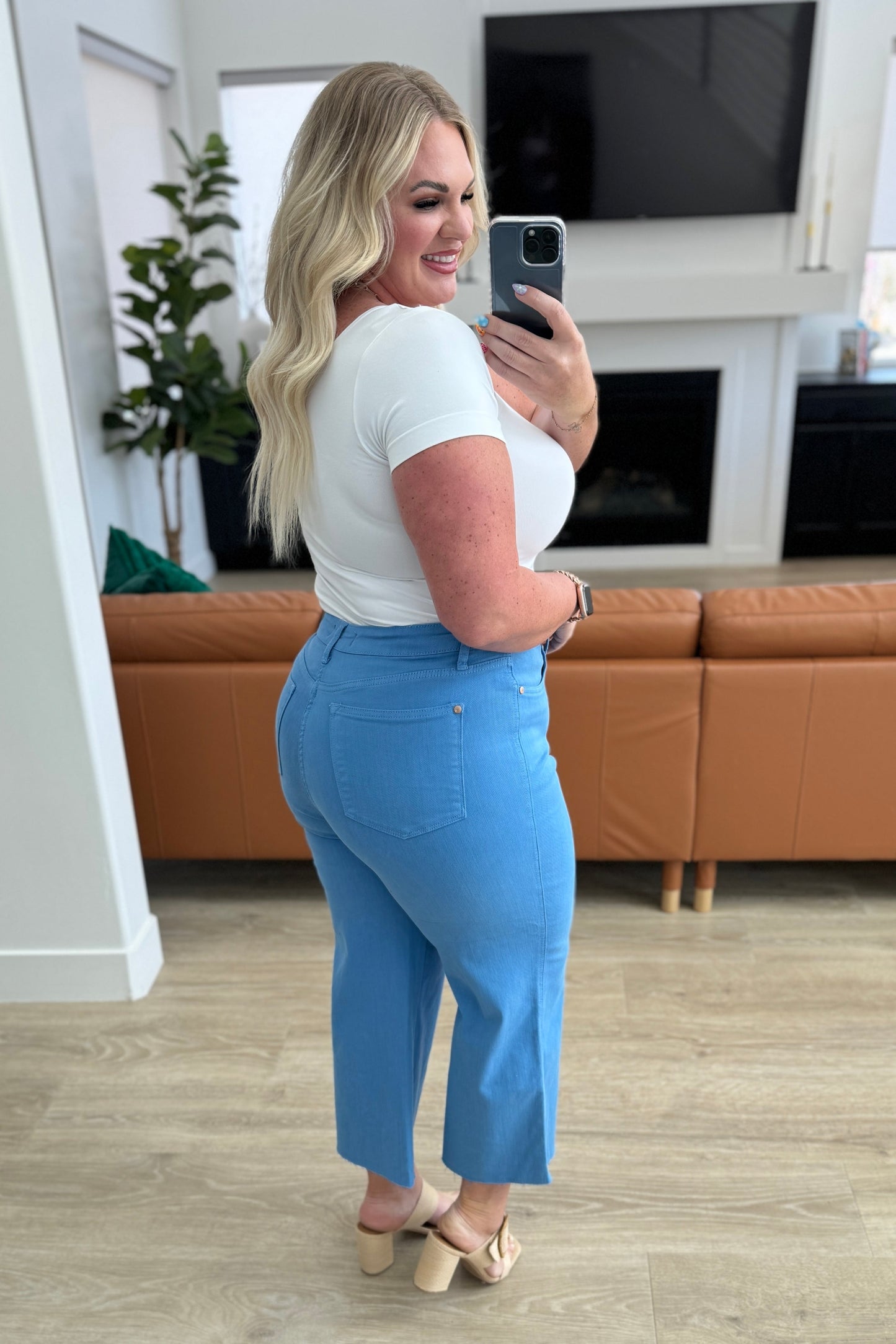 Judy Blue Lisa High Rise Wide Leg Crop Jeans in Sky Blue